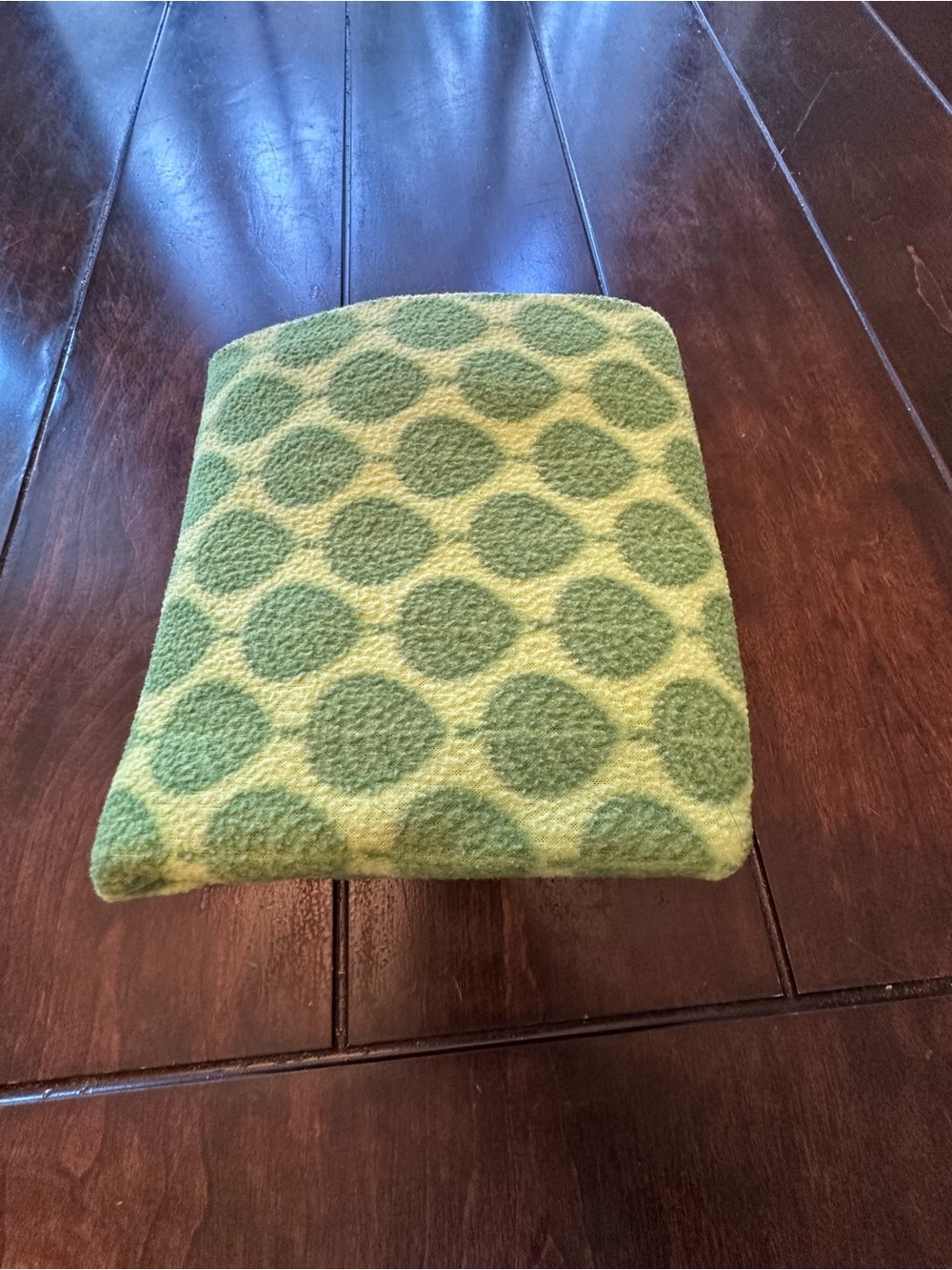 Green and Yellow Leaf Pattern Throw Blanket